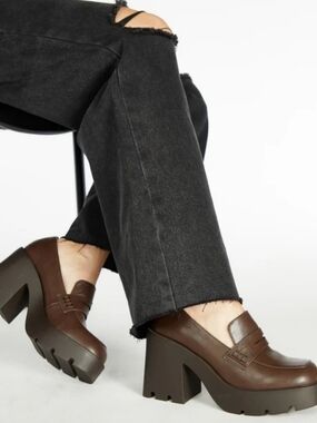 **NWOB** JustFab Cher Heeled Lug Sole Loafer Size 7, Coffee